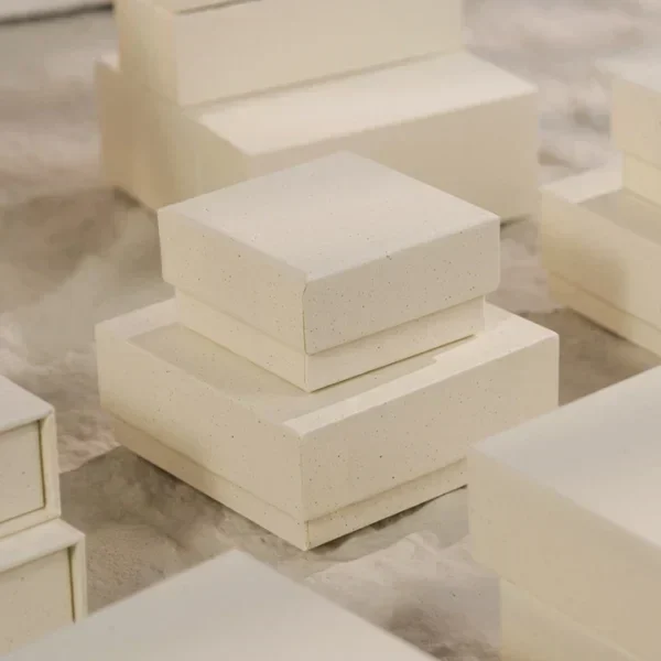 Rigid jewelry boxes